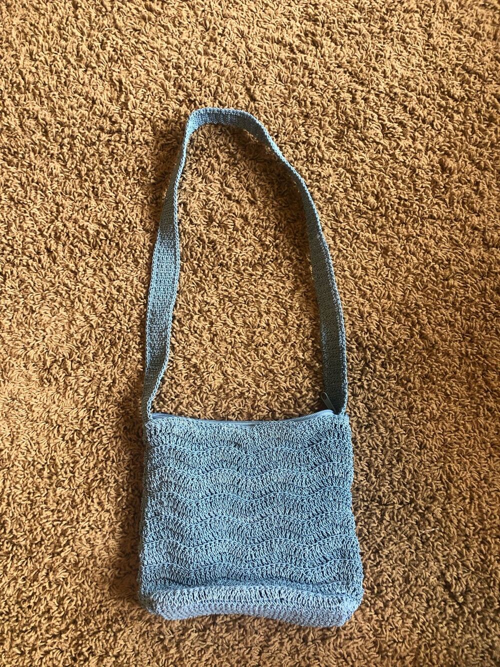 Carlo D’Santi blue crocheted 9x9 purse